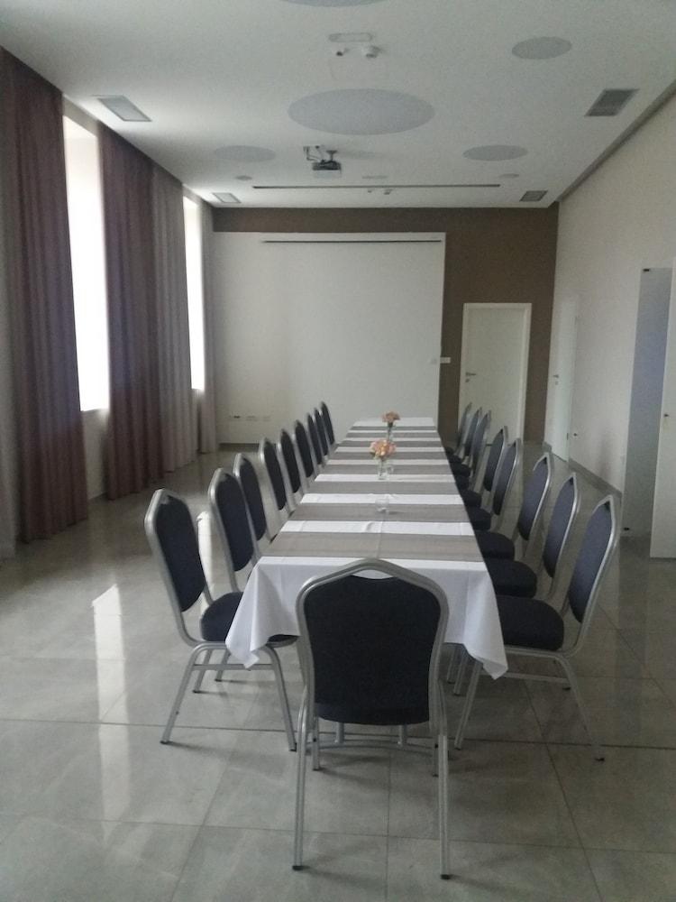 Hotel Continental Rijeka Extérieur photo