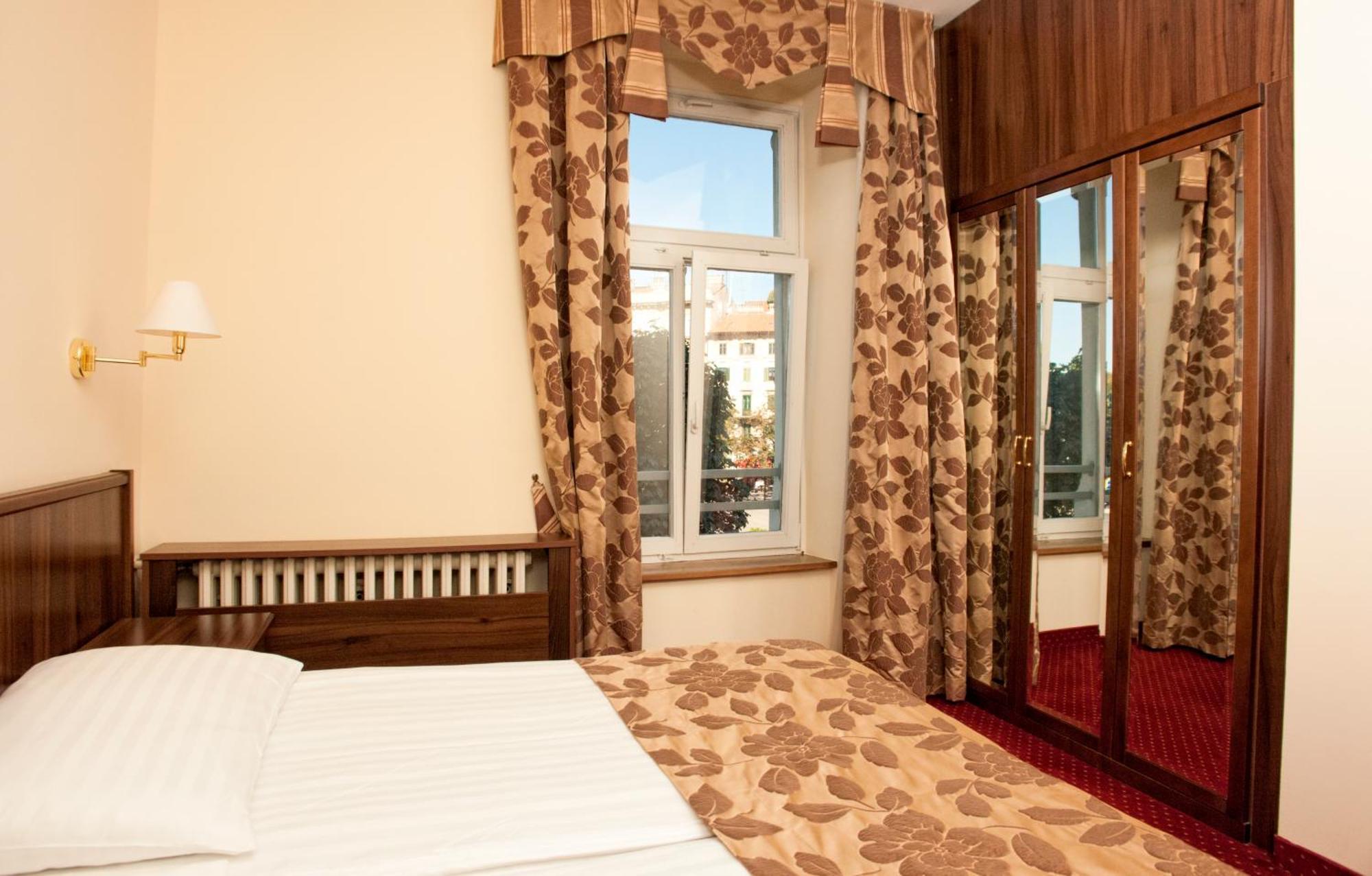Hotel Continental Rijeka Extérieur photo